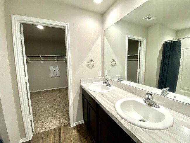 Building Photo - 12751 Landon Lgt N