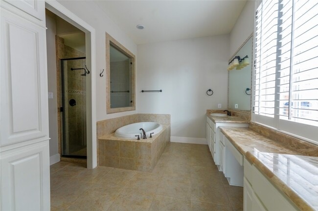 Building Photo - 25411 Springwood Lake Dr