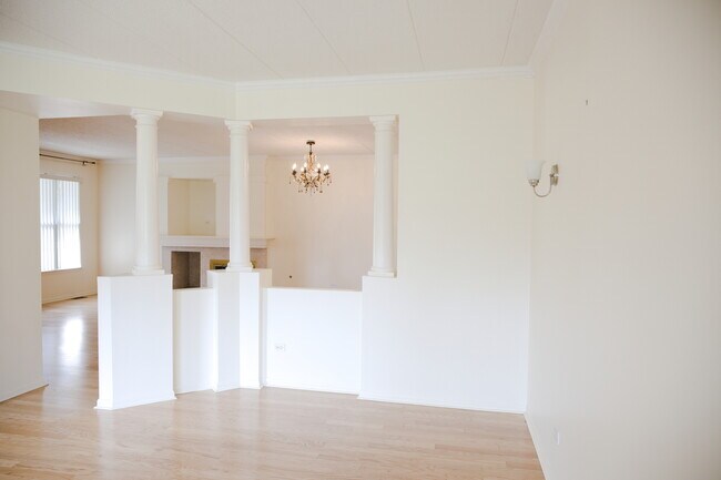 Building Photo - 501 Saddlebrook Ln