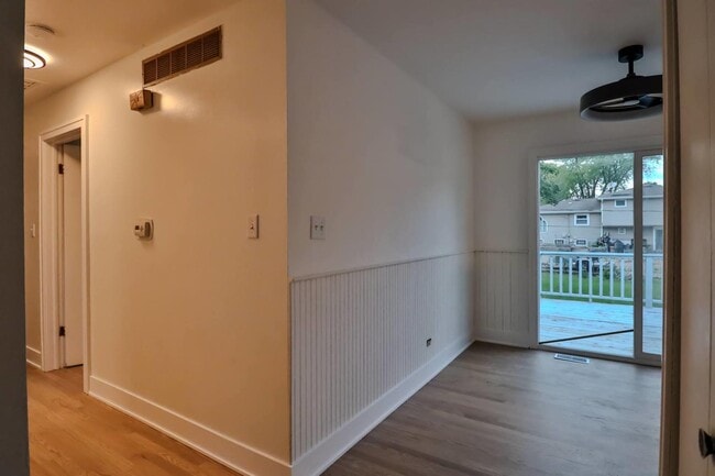 Building Photo - 30W162 Claymore Ln