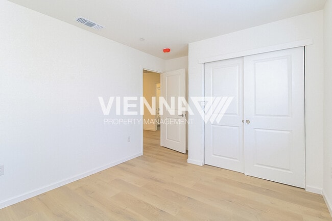 Building Photo - Brand NEW Antelope Home is RENT READY!!