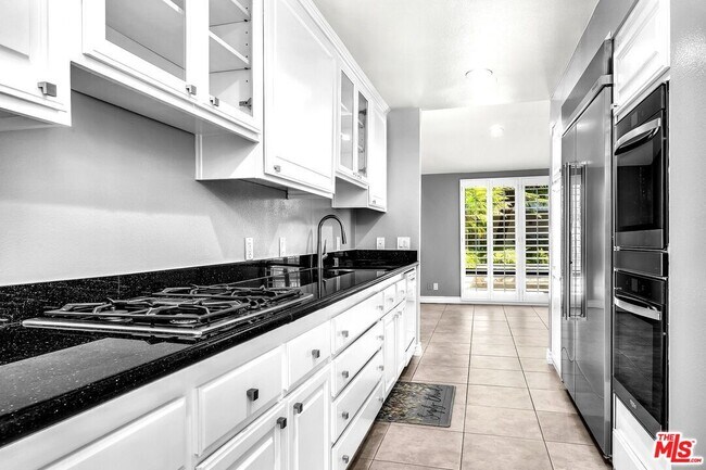 Building Photo - 7301 Vista Del Mar