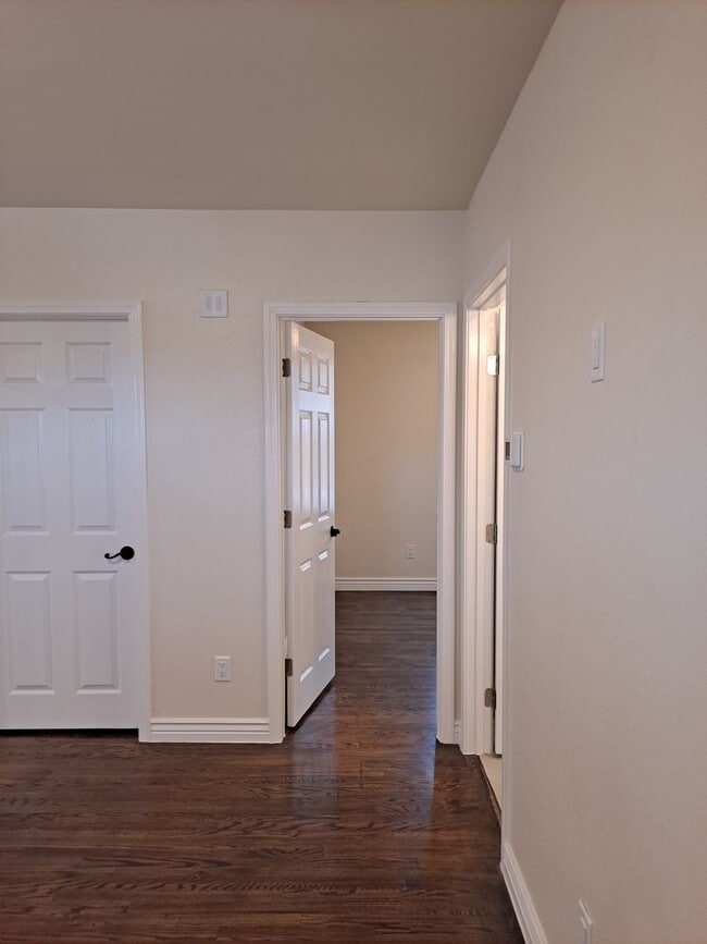 Building Photo - ALL PROSPECTIVE TENANTS MUST SUBMIT A $58 ...