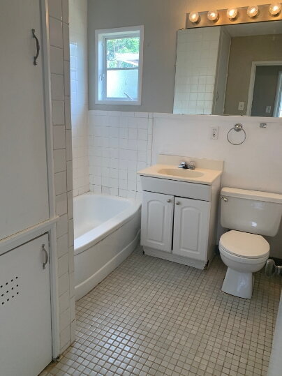 Building Photo - "Charming 3-Bed Oasis with Spacious Living in Prime Lubbock Location!"