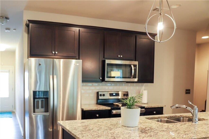 Building Photo - 402 Mulberry Row