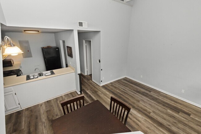Building Photo - 1009 Stonegate Dr