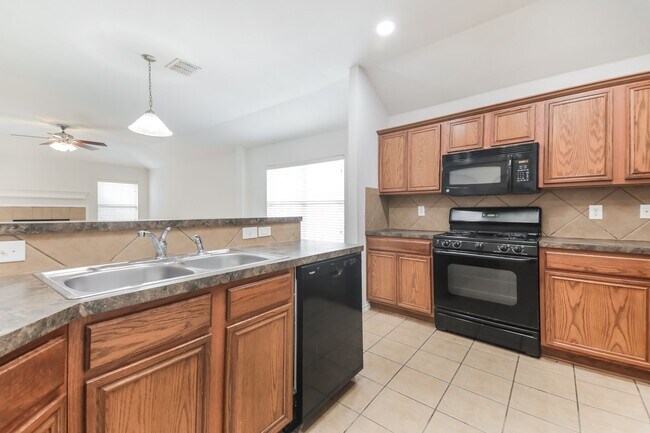 Building Photo - $1895  4 Bed/2 Bath/2 Garage  Ready for Move-in Home in Mustang Creek