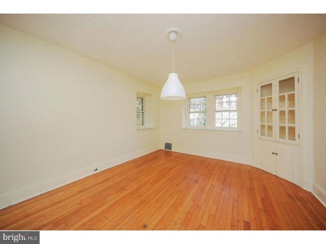 Building Photo - 17 E Willow Grove Ave