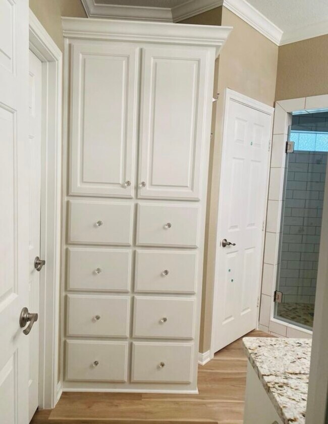 Building Photo - 3816 Whispering Oaks