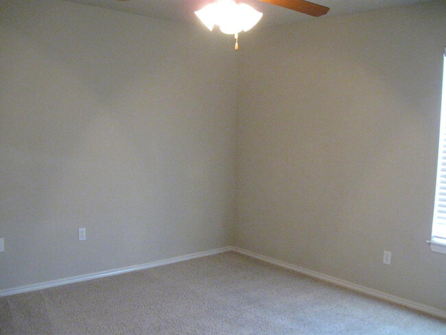 Building Photo - 2108 Main St