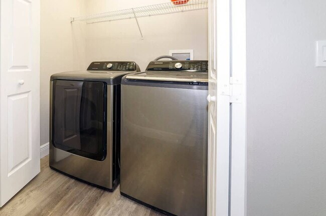 Building Photo - 4715 Cumbrian Lakes Dr