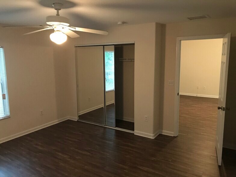 Building Photo - 36 Pony Express Dr