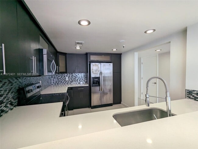 Building Photo - 555 NE 15th St