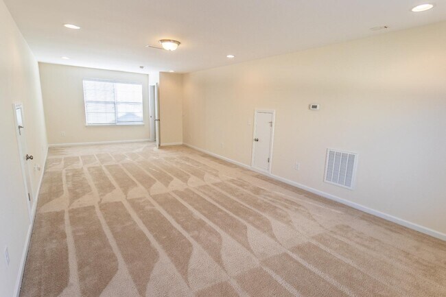 Building Photo - 2038 Sinclair Trce