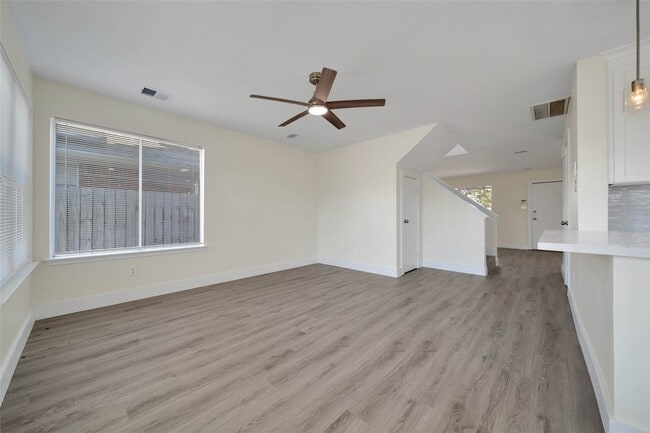 Building Photo - 5303 Bay Pines Dr