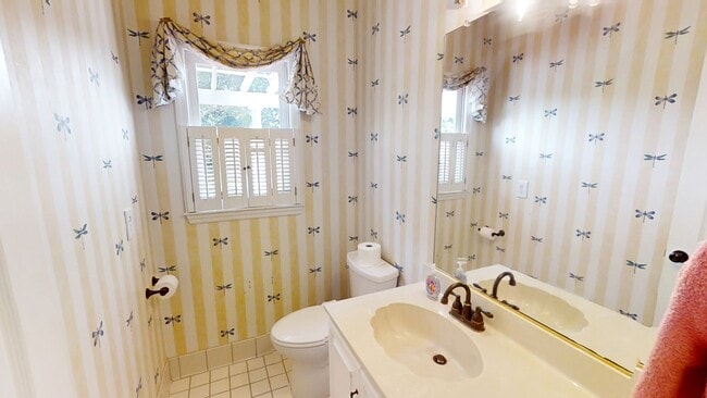 Building Photo - 4130 Knollcrest Cir N