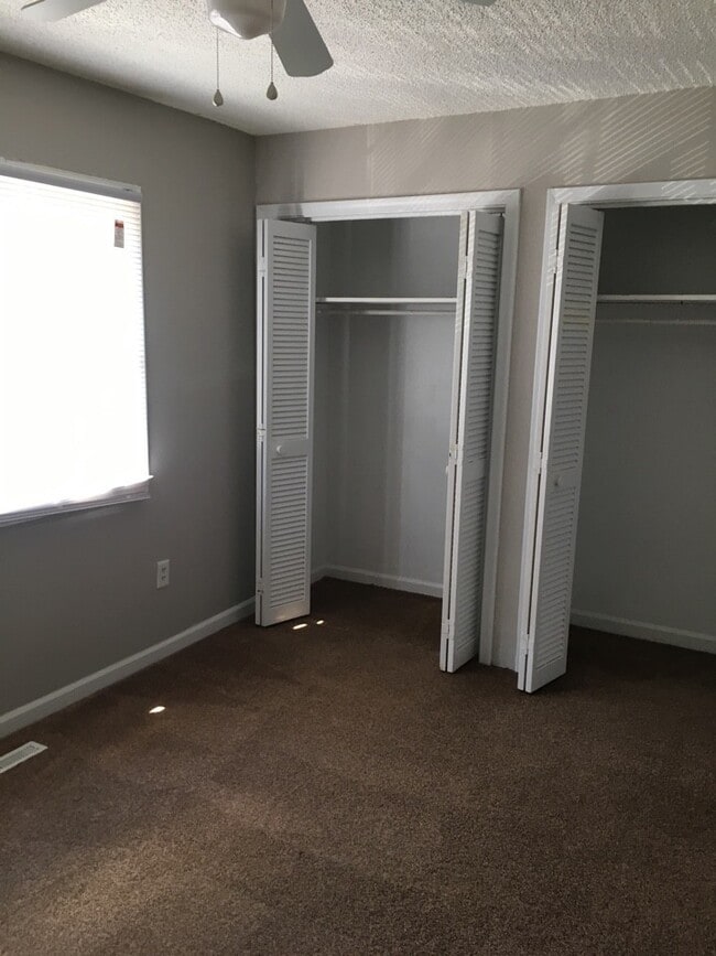 Building Photo - 2 Bedroom/1.5 Bath Condo for Rent! $1,300....