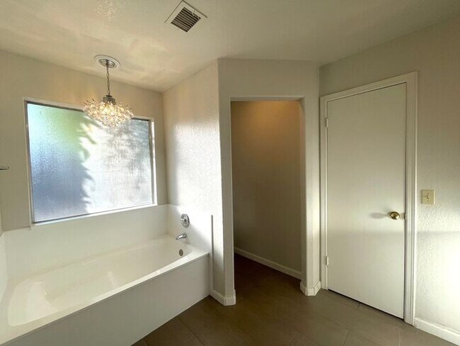 Building Photo - COMING SOON! ADORABLE 3 BEDROOMS/ 2BATHS SINGLE LEVEL HOME!!