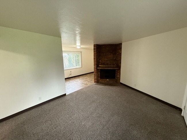 Building Photo - 279 Kearney St S