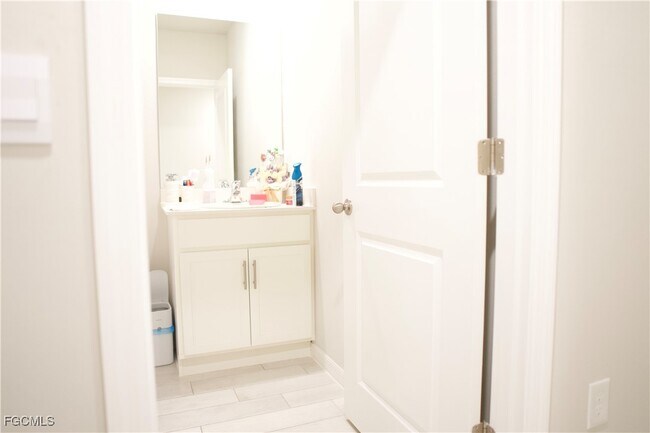 Building Photo - 413 SE 4th St