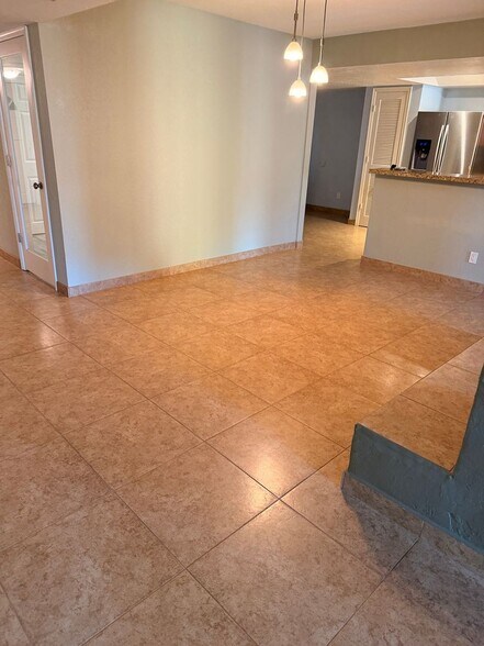 Building Photo - 7850 E Granada Rd