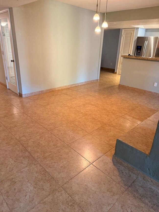 Building Photo - 7850 E Granada Rd