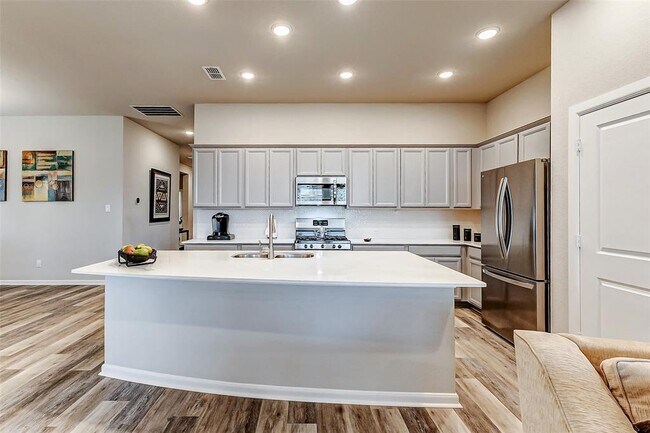 Building Photo - 5110 Morrison Dr