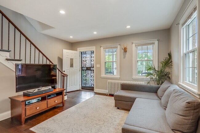 Building Photo - 513 Somerset Pl NW