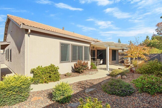 Building Photo - 3260 Mount Tamalpais Dr