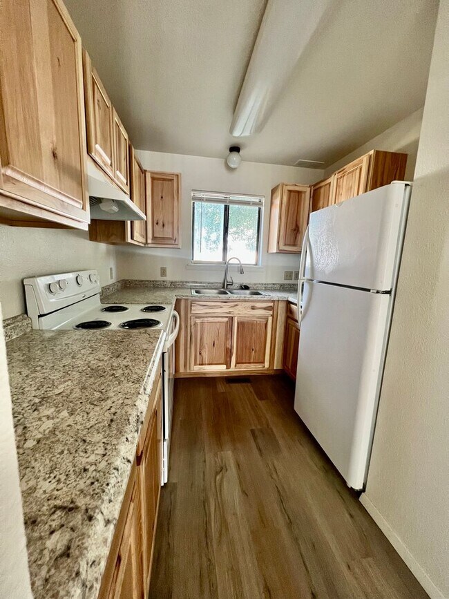 Building Photo - Townhome in Rifle