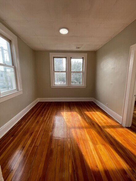 Unit 2R - 37 Hanford St