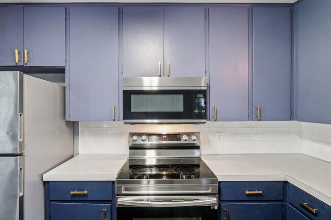 Building Photo - 755 E Bellville St