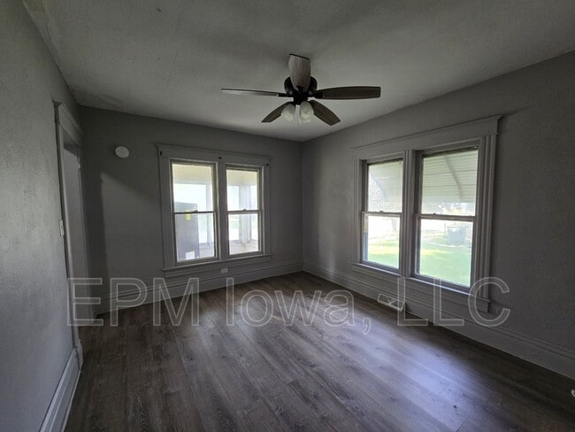 Building Photo - 908 W 3rd St