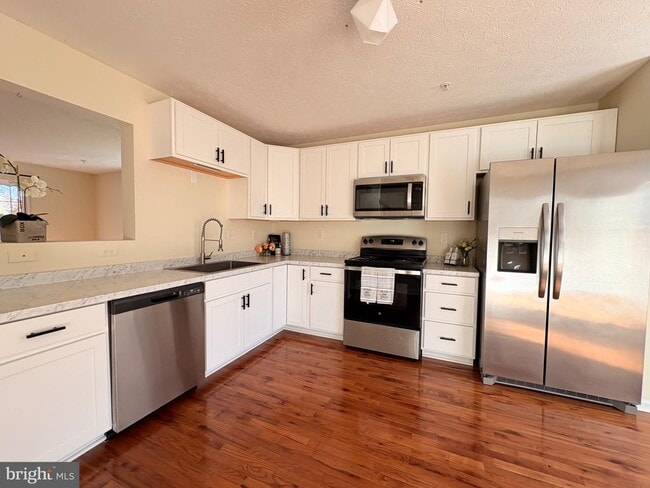 Building Photo - 1703 Bluffs Island Ct