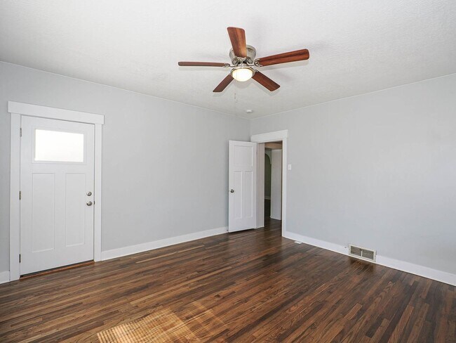 Building Photo - 2 Bedroom, 1 Bathroom American Fork Home