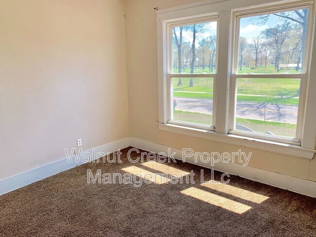 Building Photo - 2105 E 31st St