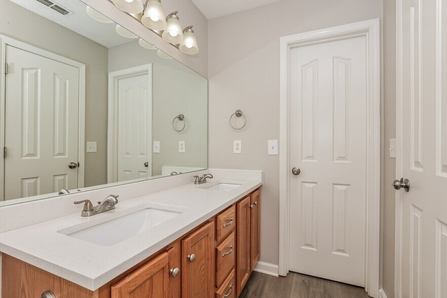 Building Photo - 1295 Tiree Dr