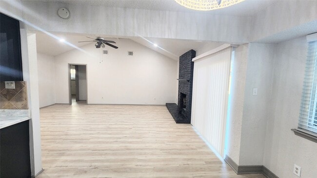 Building Photo - 22422 Deville Dr