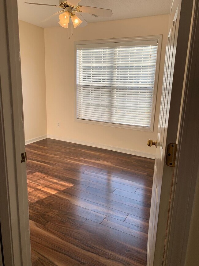 Building Photo - Charming 4BR House in Hampton