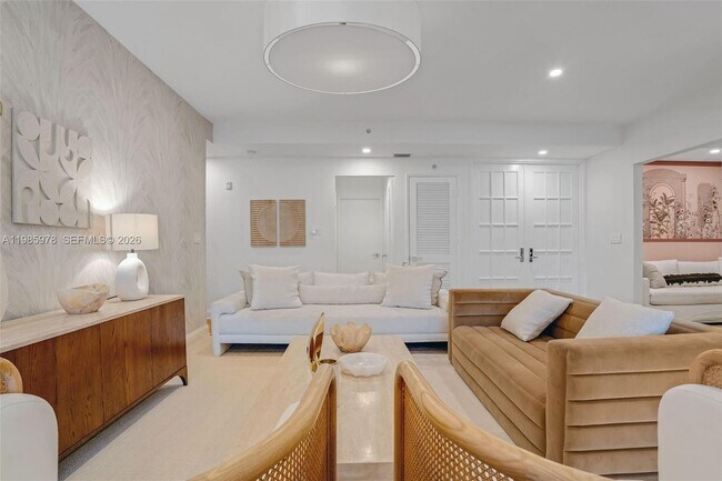 Building Photo - 725 Crandon Blvd