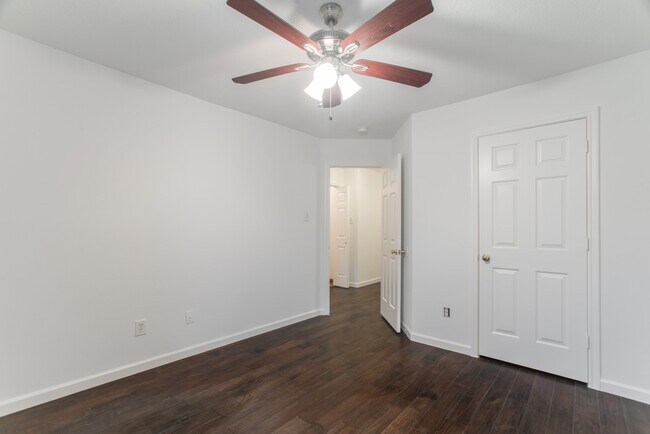 Building Photo - 226 Blushwood Pl
