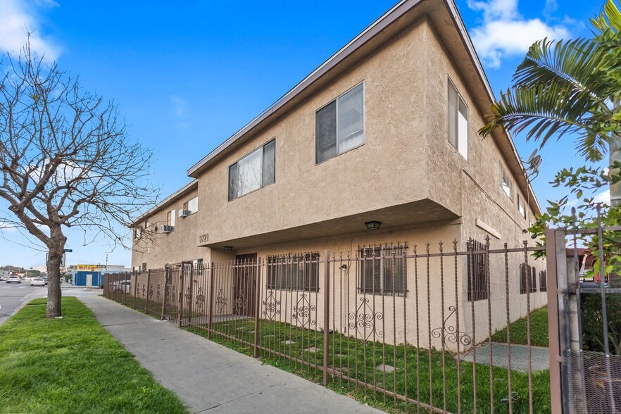 Building Photo - 9721 San Pedro St