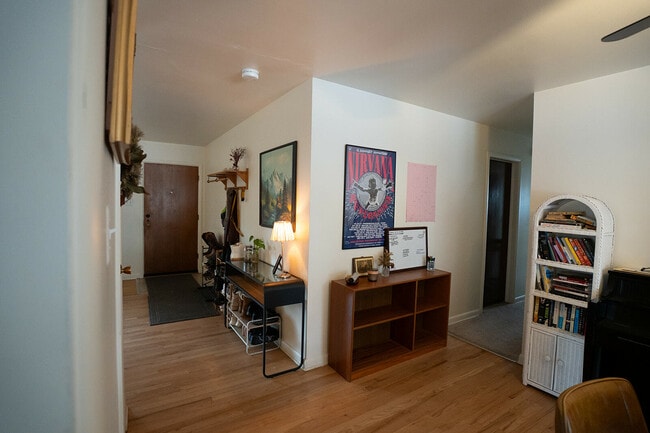 Building Photo - 180 Estes St