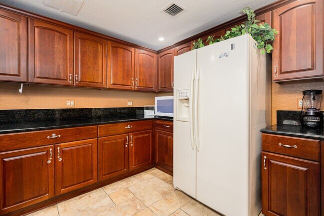 Building Photo - Furnished Daytona Beach Shores Condo