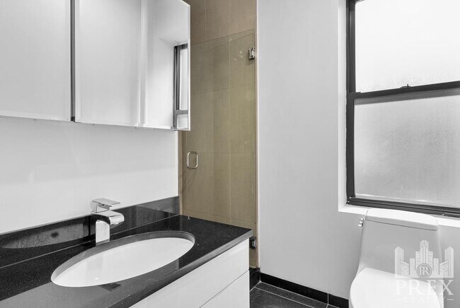 Building Photo - 227 Waverly Place