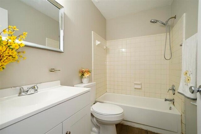 Building Photo - Charming 2BR Unit in Tallahassee