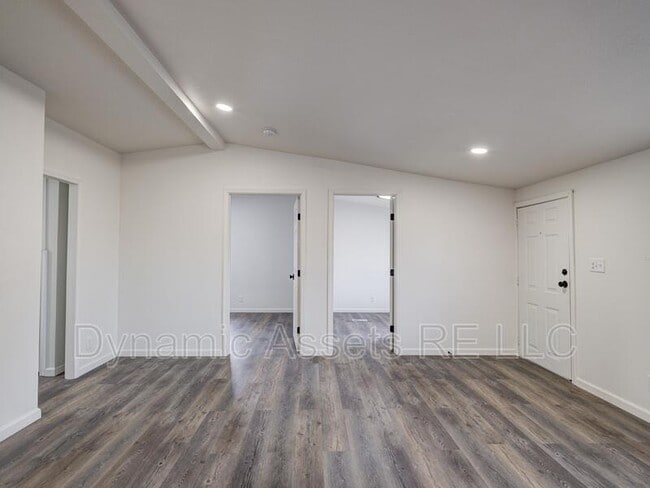 Building Photo - 403 N Walnut St