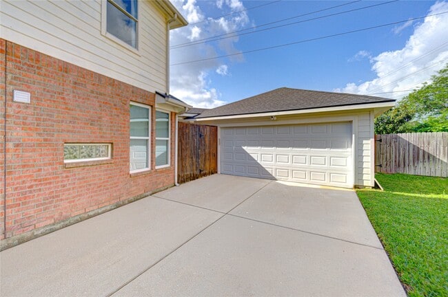 Building Photo - 6206 Clear Canyon Dr