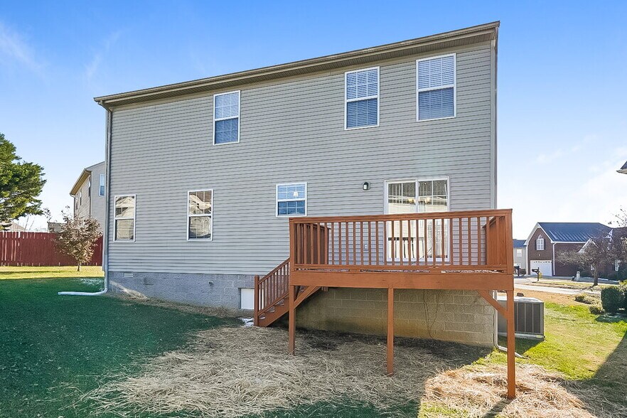 Building Photo - 102 Meadow Crest Ct