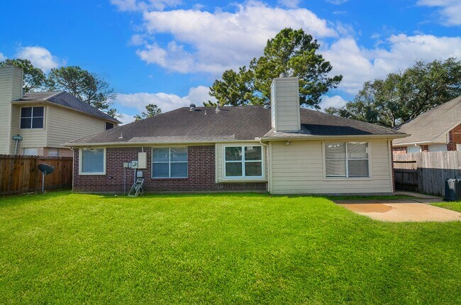 Building Photo - 20430 Drakewood Dr